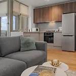 Mido Tres In New Building With Parking, Self Check-in And Security Apartman Bukarest