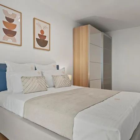 Mido Tres In New Building With Parking, Self Check-in And Security Bükreş